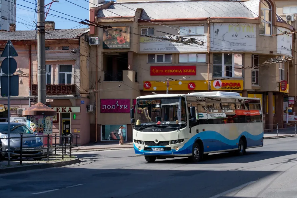 Автобус підприємства у центрі міста